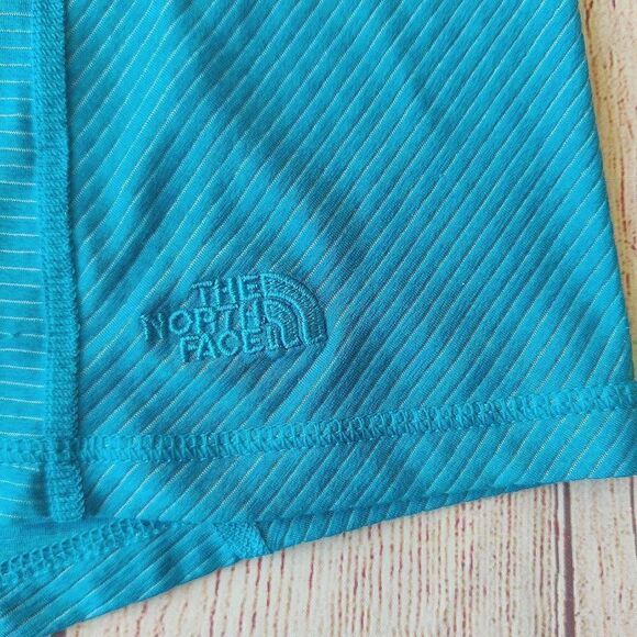 The North Face ribbed V-neck striped tee - Picture 6 of 8